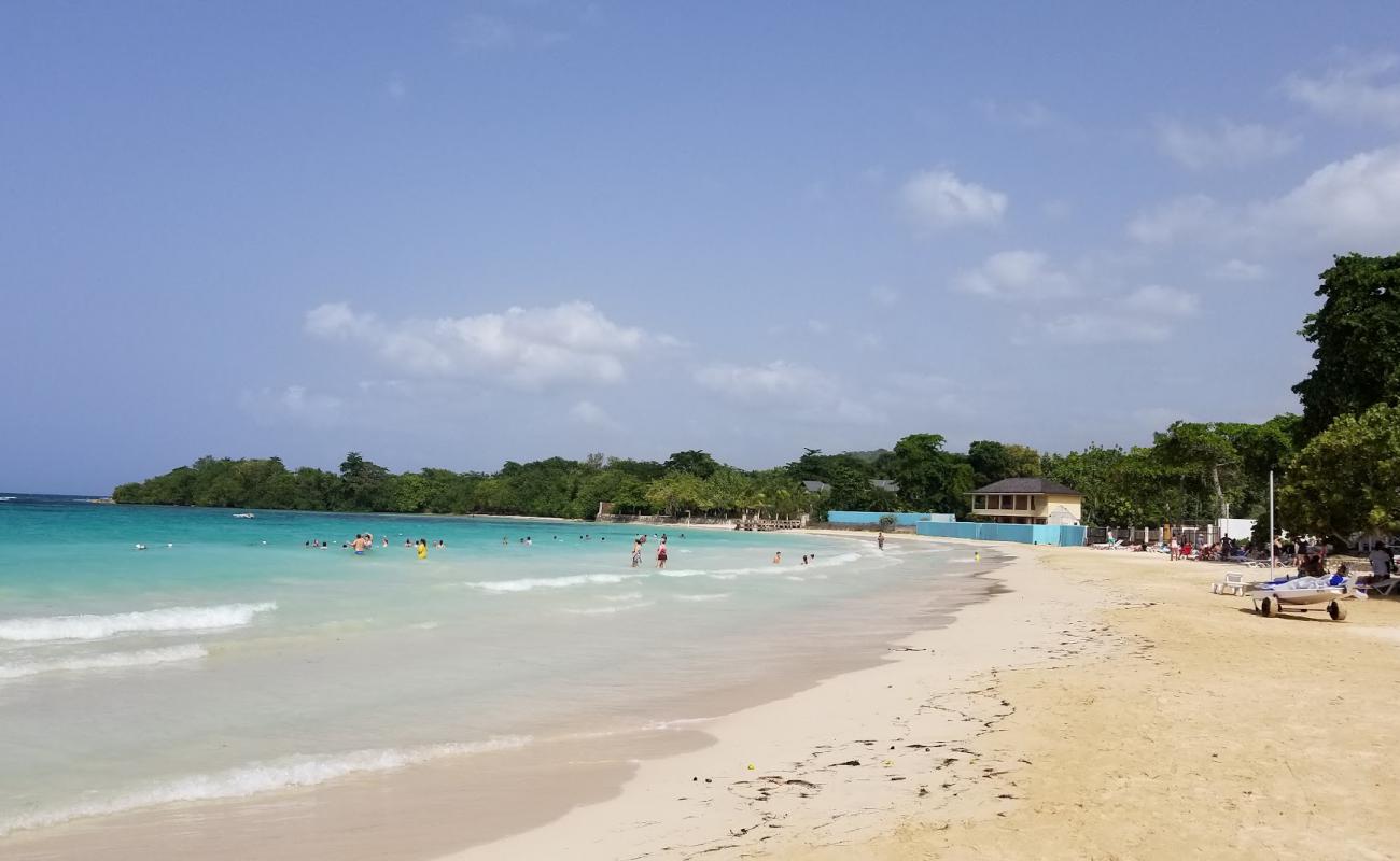 Old Fort Bay Beach