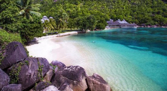 Plaža Anse Petite Cour