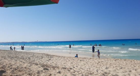Nosour Al Abyad Beach